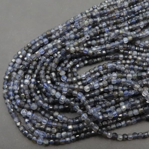Iolit - fasetowane kostki 3 mm (sznur)
