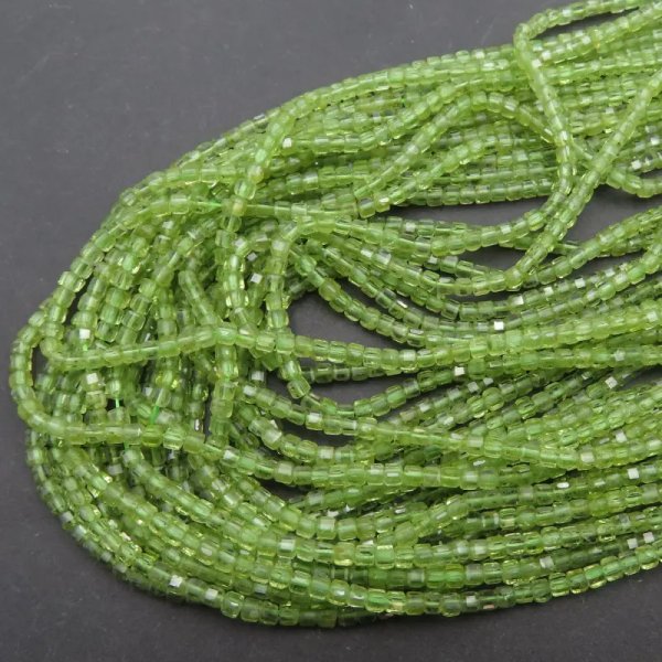 Oliwin (Perydot) fasetowane kostki 2 mm (sznur)