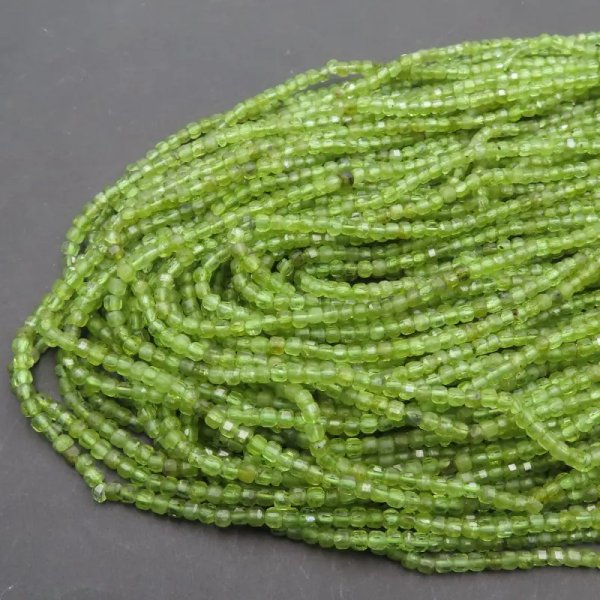 Oliwin (Perydot) fasetowane kostki 3 mm (sznur)