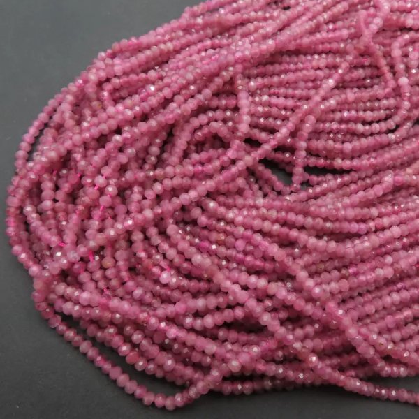 Turmalin Rubelit fasetowany oponki 3x2mm (sznur)
