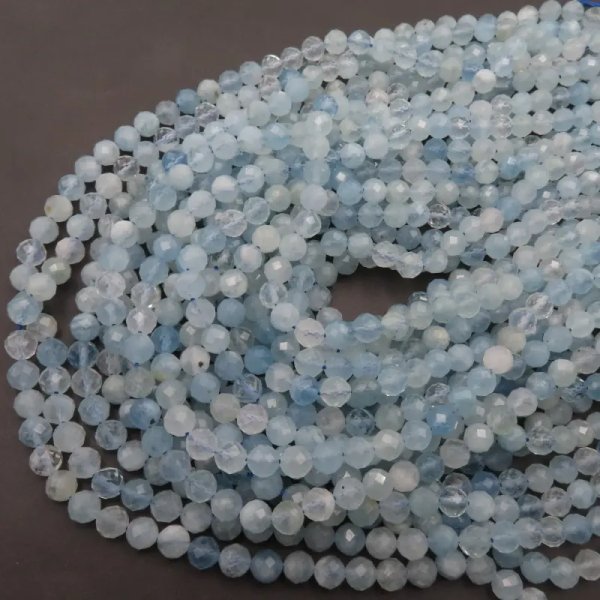 Akwamaryn fasetowany - kulki 6,5 mm (sznur)