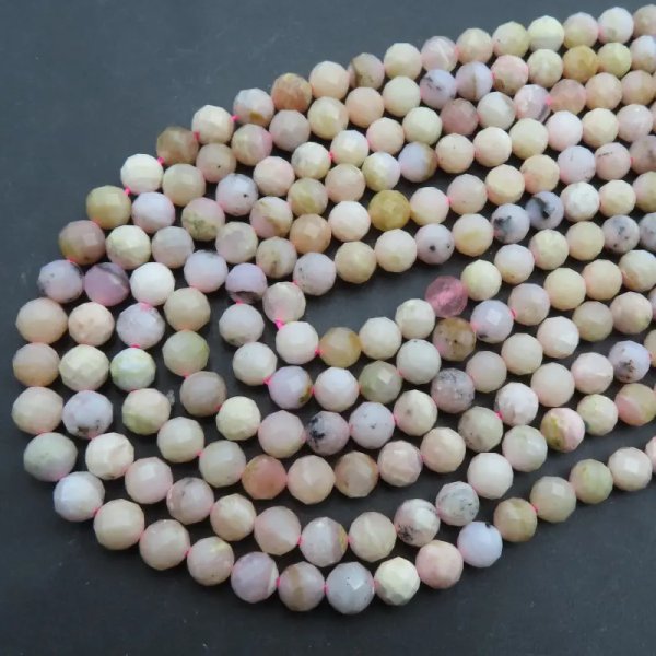 Opal Różowy Fasetowany kulki 6 mm (sznur)