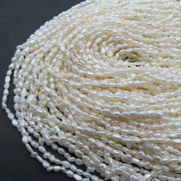 Perły Naturalne Hodowane białe 2-3 mm nr 206 (sznur)