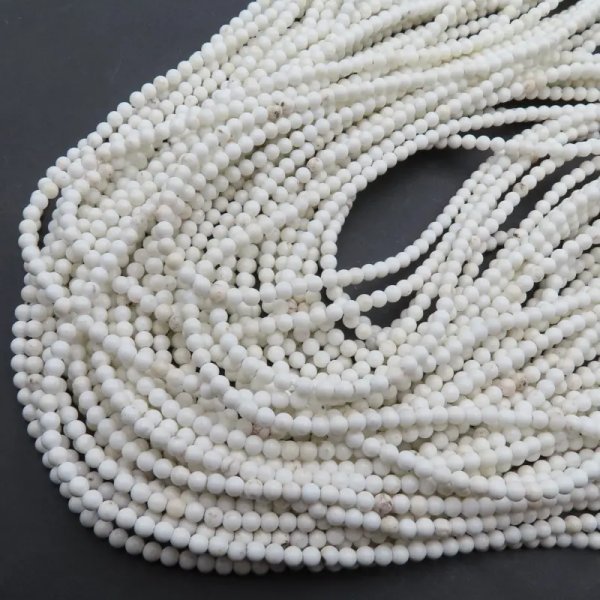 Turkus (howlit) kulka polerowana 3mm - biały (sznur)