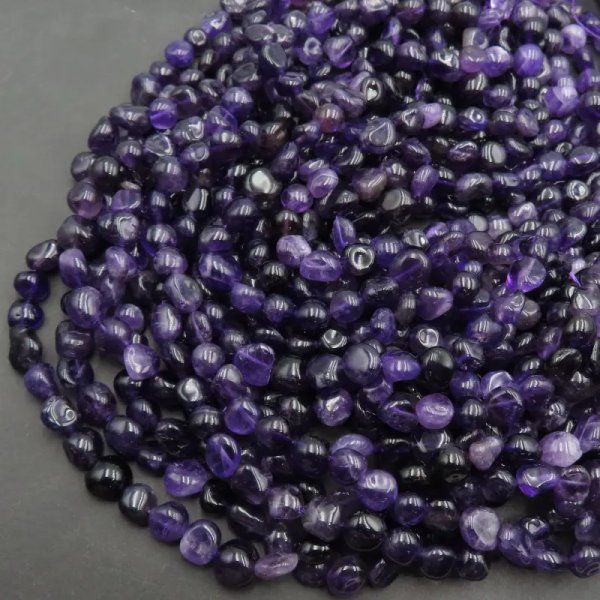 Ametyst polerowane bryłki - nieregularne 10 mm (sznur)