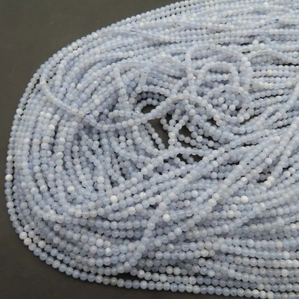 Chalcedon - polerowane kulki 3 mm (sznur)