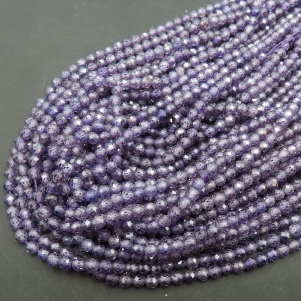Cyrkon syntetyczny fioletowy - fasetowane kulki 4 mm (sznur) 