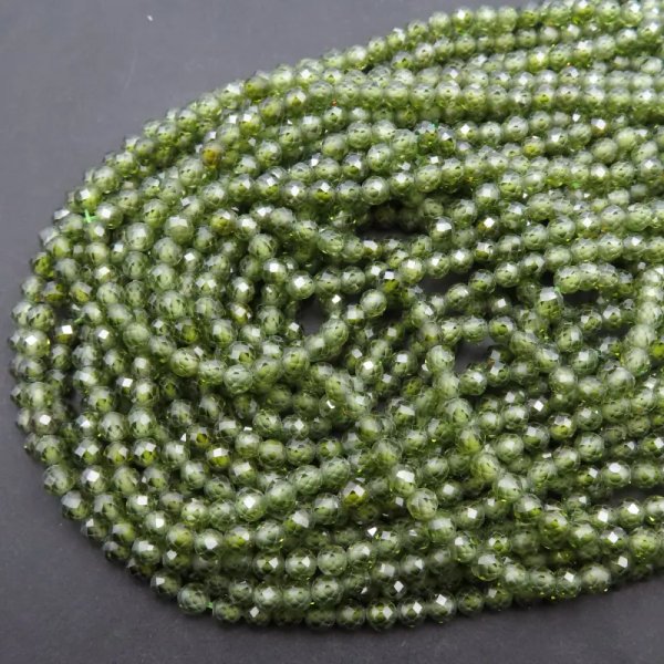 Cyrkon syntetyczny zielony - fasetowane kulki 4 mm (sznur) 
