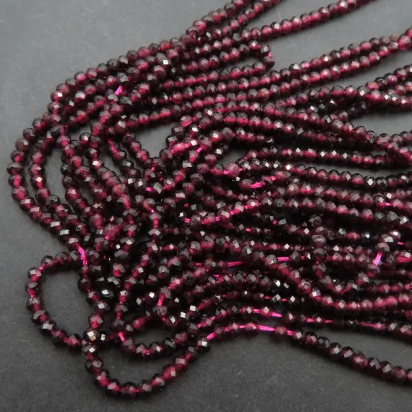 Granat fasetowany - oponki 2,5x2 mm (sznur)