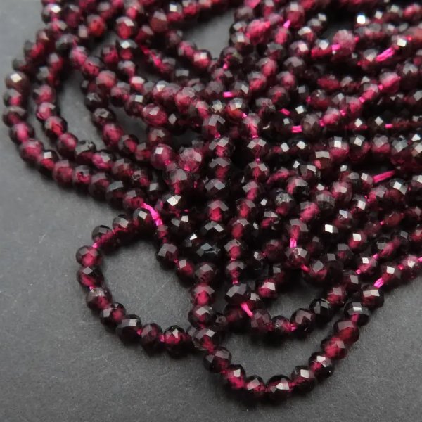 Granat fasetowany - oponki 2,5x2 mm (sznur)