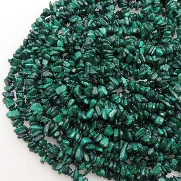 Malachit polerowany sieczka 8mm (sznur 80 cm)