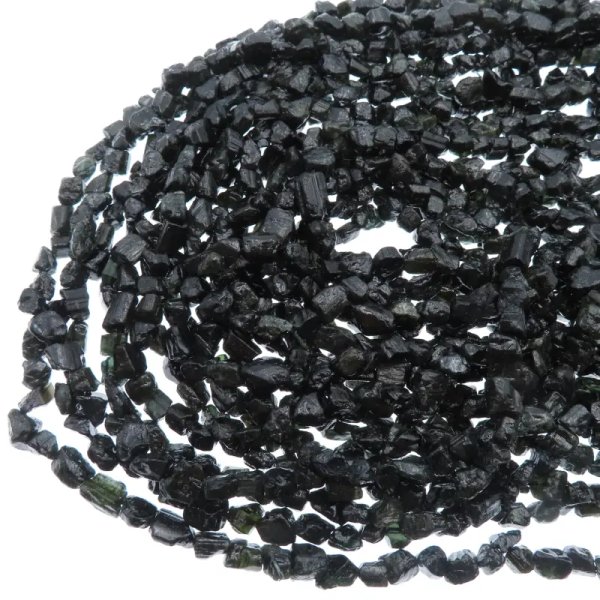 Turmalin zielony polerowana sieczka 6 mm (sznur)