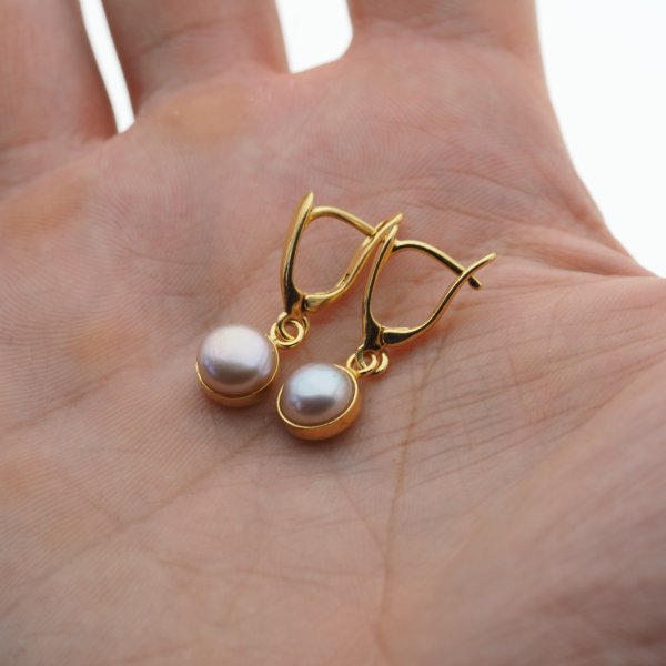 Perły różowe w srebrze złoconym - kolczyki