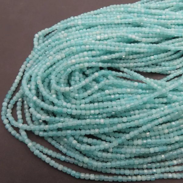 Amazonit fasetowany – kostki 2,5 mm (sznur 39 cm)