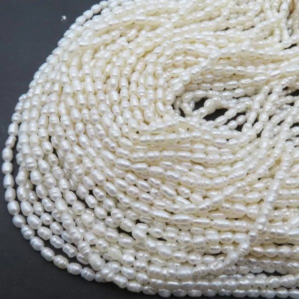 Perły Naturalne Hodowane białe ryż 3,5-4mm nr 226 (sznur)