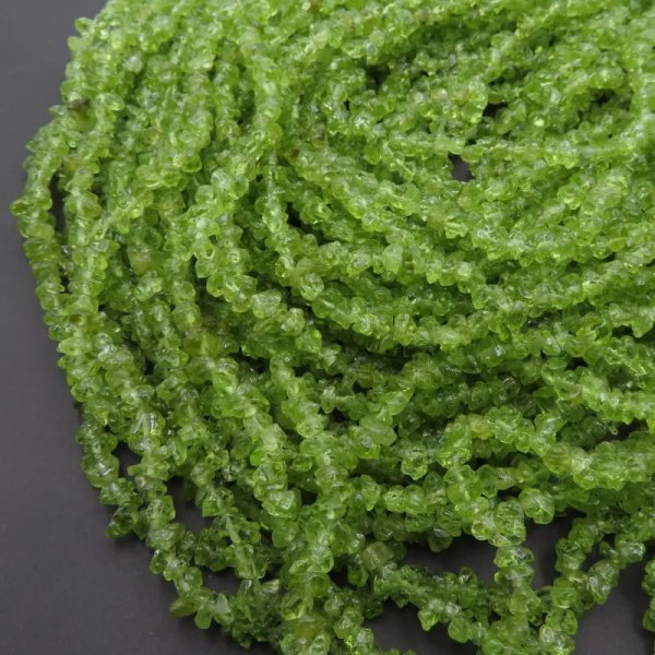 Oliwin (Peridot) sieczka surowa 5-6 mm (sznur)