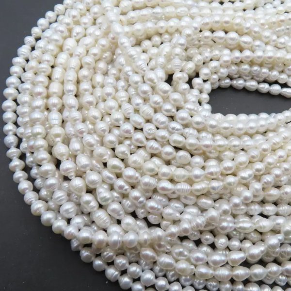 Perły Naturalne Hodowane białe 5-6 mm  nr 237 wysoka jakość (sznur)
