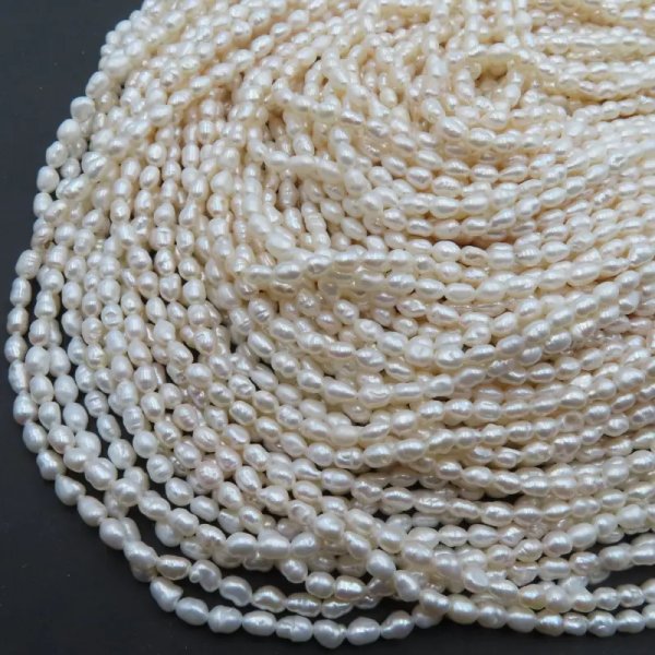 Perły Naturalne Hodowane białe 3-3,5 mm nr 248 (sznur)