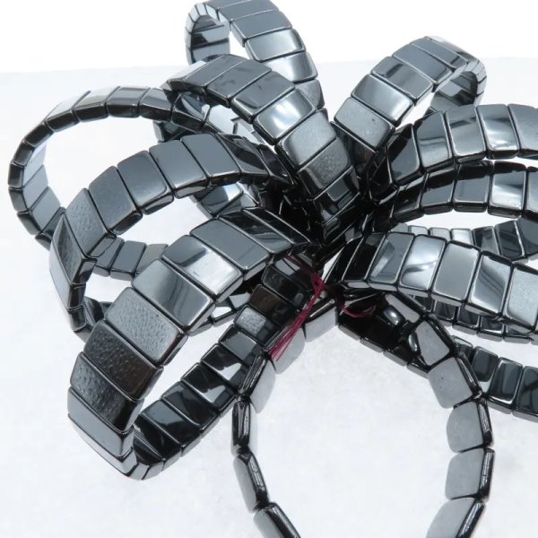 Hematyt grafitowy na gumce - bransoletka