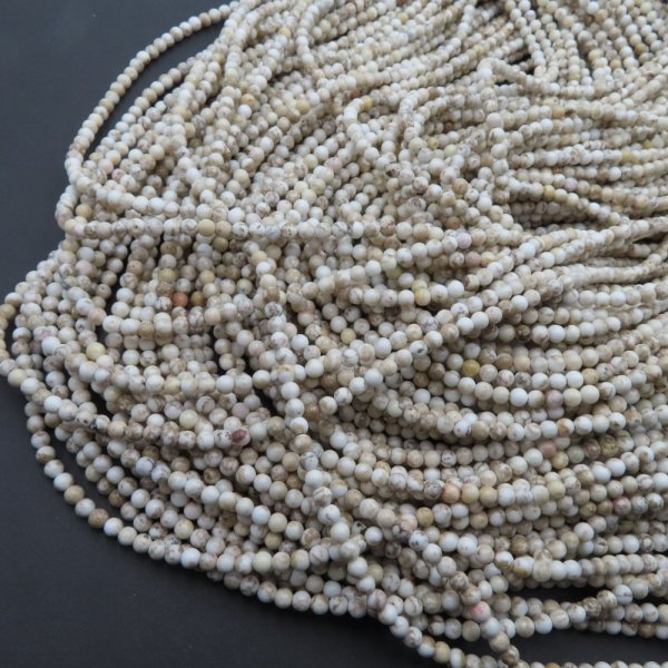 Turkus (howlit) kulka polerowana 3mm - biały - kolor kości słoniowej (sznur)