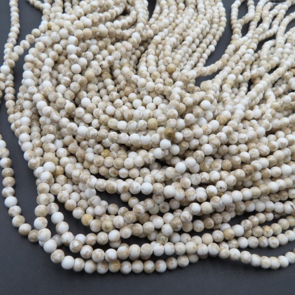 Turkus (howlit) kulka polerowana 4mm - biały - kolor kości słoniowej (sznur)