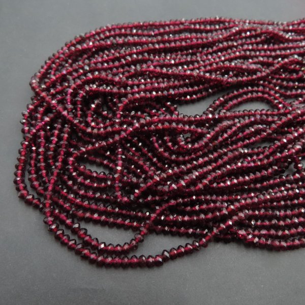 Granat fasetowany - oponki 4x3 mm (sznur)
