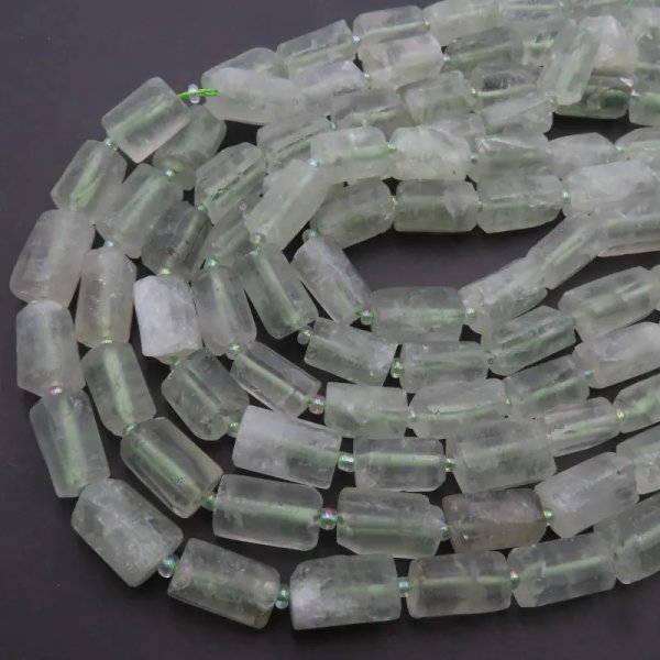 Kryształ Zielony graniastosłupy 8x13 mm (sznur)