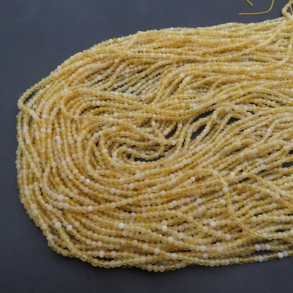 Opal żółty fasetowany – kulki 2 mm (sznurek ok. 38 cm)