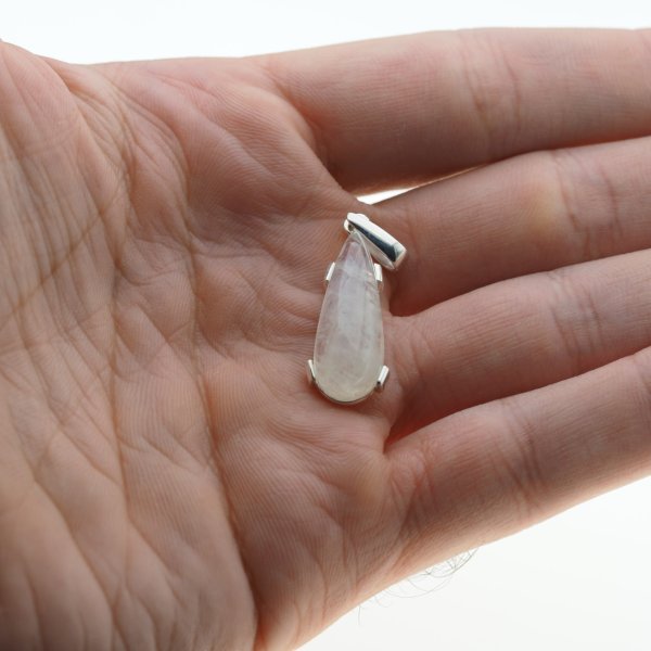 Kamień Księżycowy i srebro - wisiorek łezka