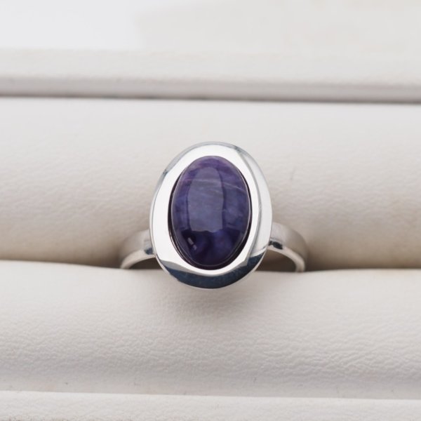 Czaroit i srebro rodowane - pierścionek owal (Rozmiar Jubilerski 14) +/- 2 rozmiary regulacji