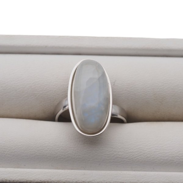 Kamień Księżycowy i srebro rodowane - pierścionek owal (z regulacją)