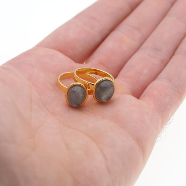 Labradoryt owalny i srebro złocone - pierścionek (rozmiar 14 +/- 2 rozmiary regulacji)