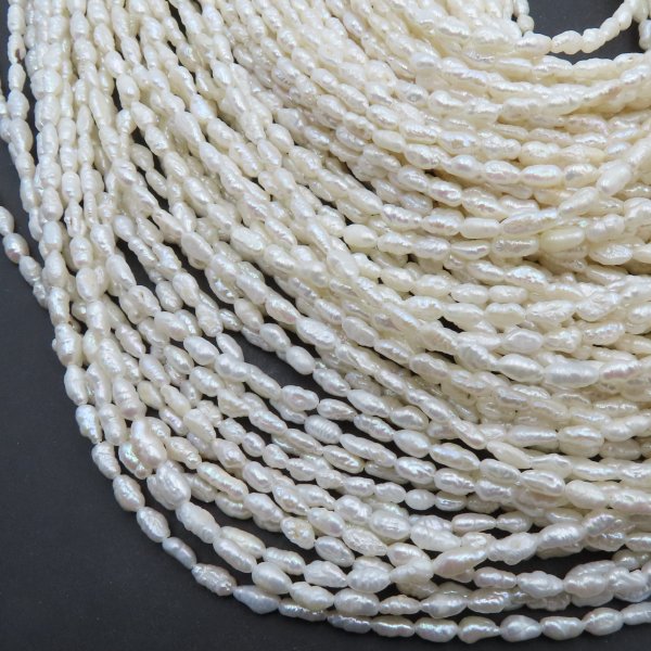 Perły Naturalne Hodowane białe 3,5-4mm nr 262 (sznur)