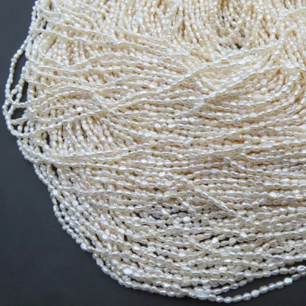 Perły Naturalne Hodowane białe 2-3 mm nr 267 (sznur)