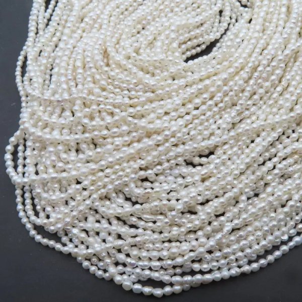 Perły Naturalne Hodowane białe ryż 2,5 mm nr 275 (sznur)