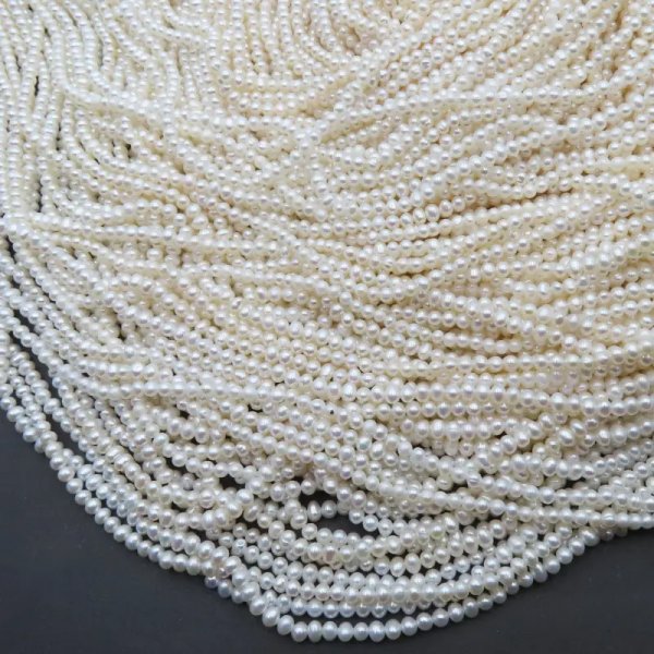 Perły Naturalne Hodowane białe 3 mm nr 276 (sznur)