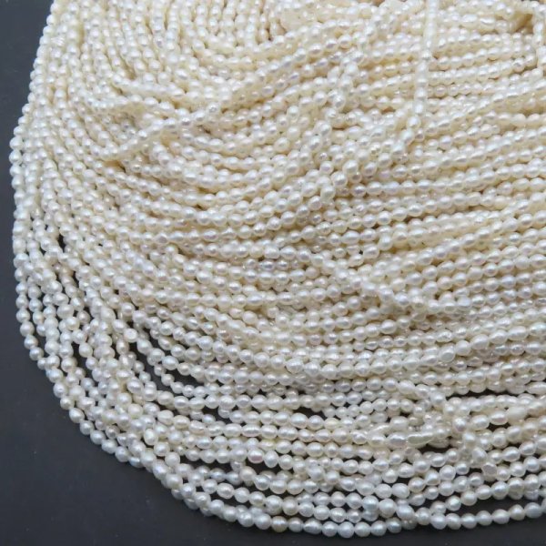 Perły Naturalne Hodowane białe 3-3,5 mm nr289 (sznur)