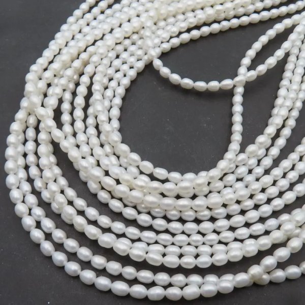 Perły Naturalne Hodowane białe ryż 3,5-4mm nr 298 (sznur)