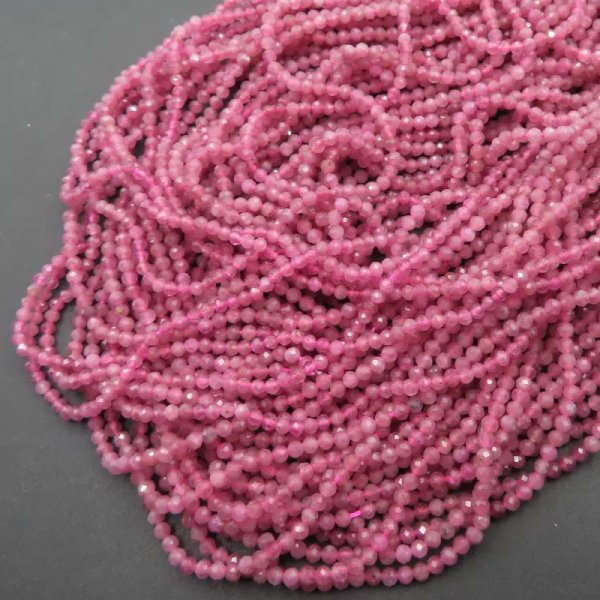 Turmalin Rubelit fasetowany kulki 2,3mm (sznur)