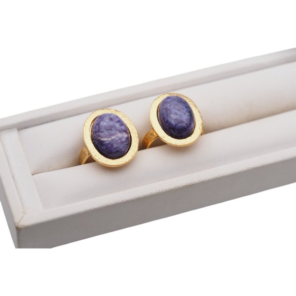 Czaroit i młotkowane srebro złocone - pierścionek owal (Rozmiar Jubilerski 11 lub 14) z regulacją