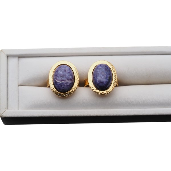 Czaroit i młotkowane srebro złocone - pierścionek owal (Rozmiar Jubilerski 11 lub 14) z regulacją