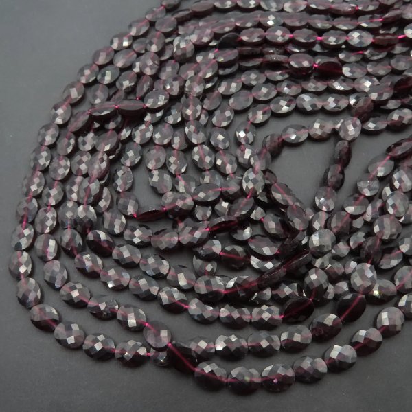 Granat fasetowane pastylki - owalne 6x8 mm (sznur)