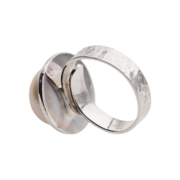 Perła biała i srebro młotkowane - pierścionek oczko okrągłe (Rozmiar Jubilerski 11) z regulacją