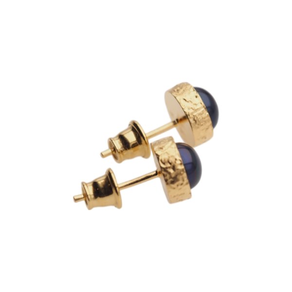 Perła granatowa i złocone srebro młotkowane - kolczyki sztyfty - okrągłe 6 mm (para)