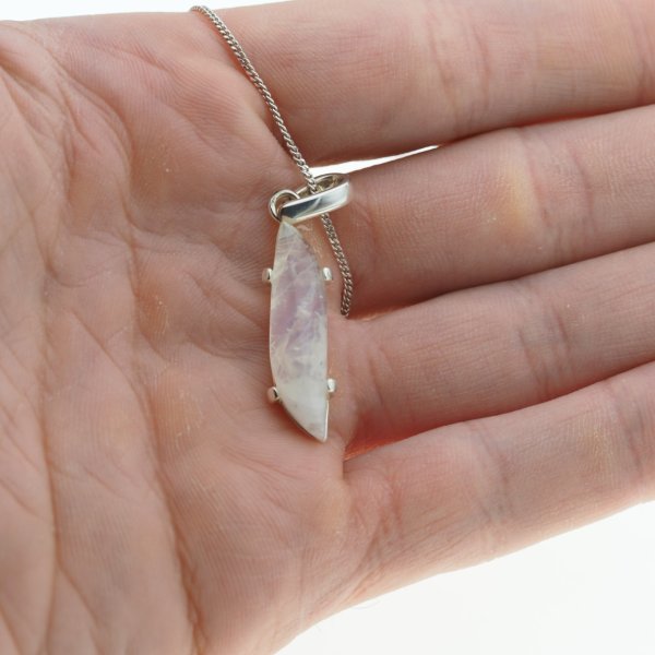 Kamień Księżycowy i srebro - naszyjnik na łańcuszku