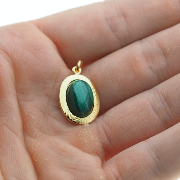 Malachit i młotkowane srebro złocone - wisiorek owal