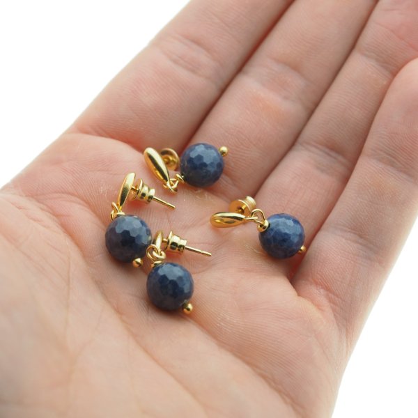 Szafir w srebrze złoconym - kolczyki fasetowane kulki