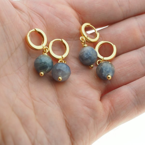 Szafir w srebrze złoconym - kolczyki fasetowane kulki