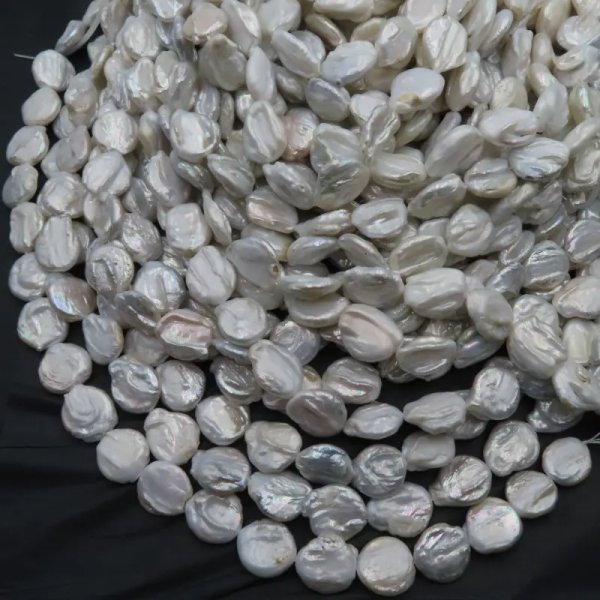 Perły Naturalne Hodowane białe pastylki 15-16 mm nr 301 (sznur)