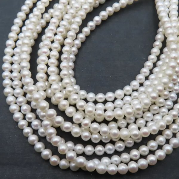 Perły Naturalne Hodowane białe 4-5 mm nr 310 (sznur)